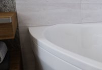 Kitty asymetrická vaňa  150x95